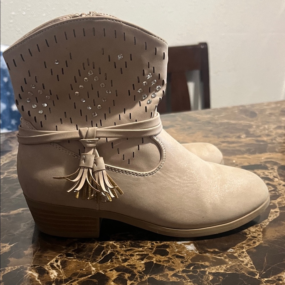 Jessica Simpson Kids Beige Boots with Tassel Detail